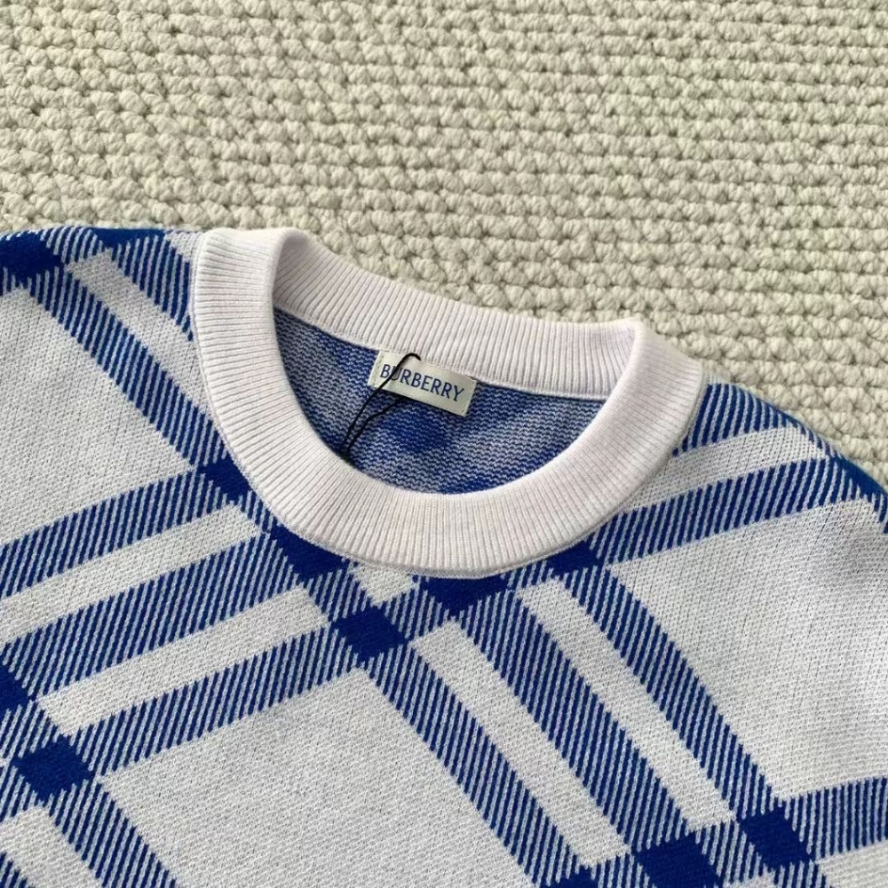 Burberry Blue and White Checkered Crewneck Sweater - Picture 3 of 9